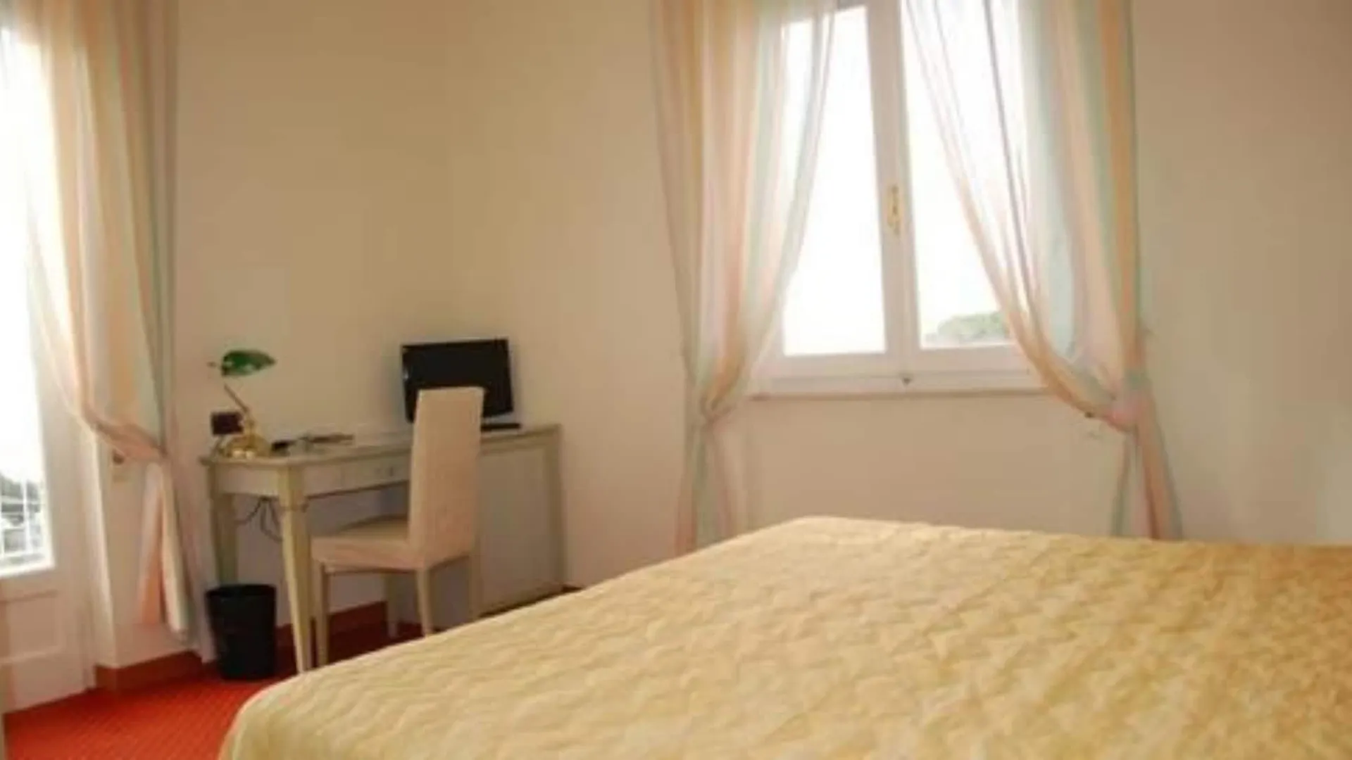 Hotel Rosa Dei Venti Lerici 3*,